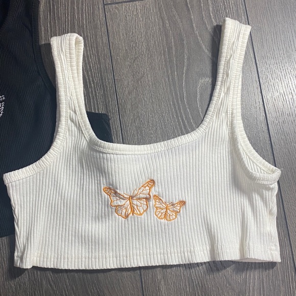 Butterfly Crop Tops - Picture 2 of 7